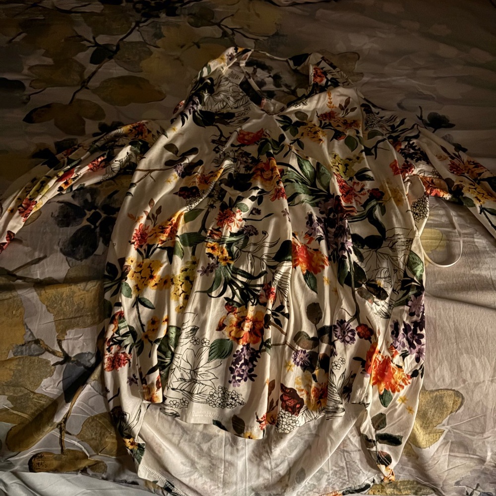 Daytrip Multicolor Floral Top cold shoulder sleeve